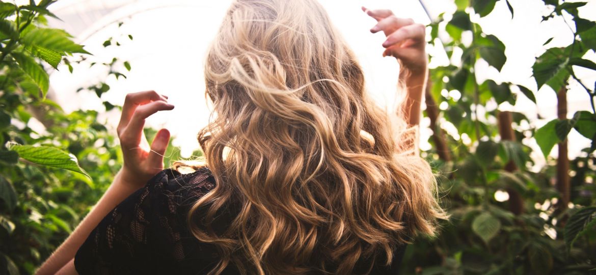 esenciales-del-verano-para-un-cabello-sano